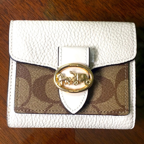 🛍HP🛍 Coach Women’s Wallet Beige Tan Brown Golden Chariot NWT Cash Card pockets - Picture 1 of 11